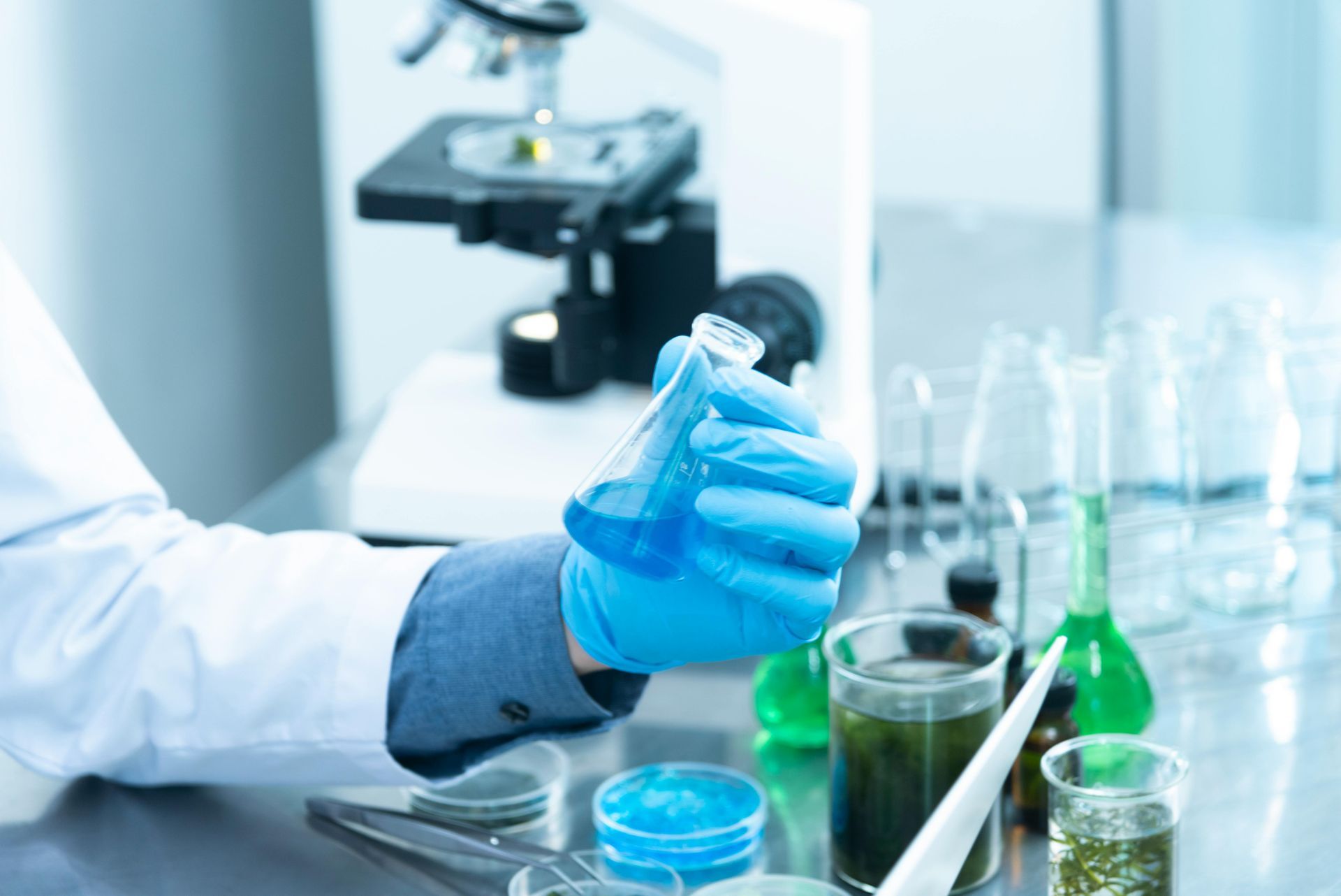 Prélèvement de fluide caloporteur en laboratoire