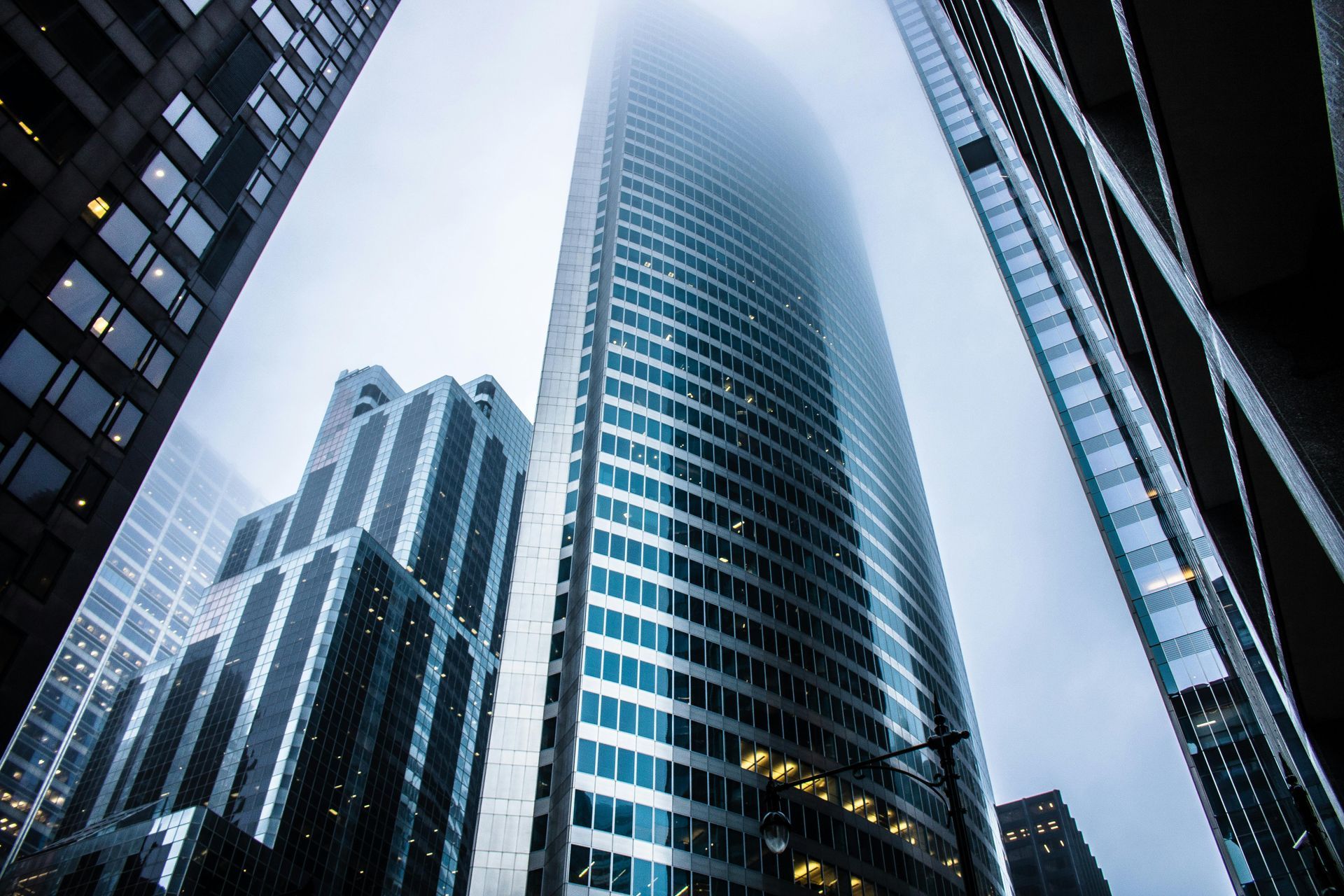 Tours de bureaux vues en contre-plongée